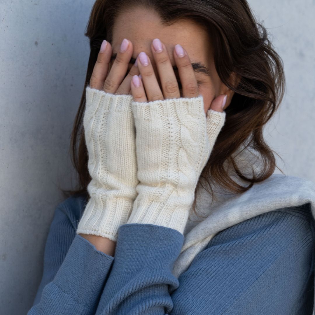 luxury cable knit wristwarmers/ fingerless gloves in ivory