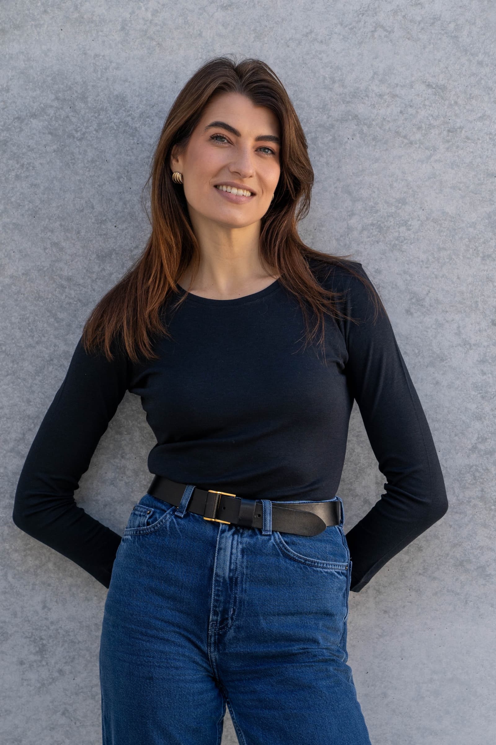 black long sleeve round neck top